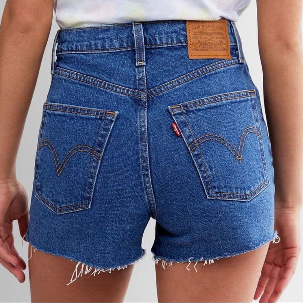 • Levi’s • vintage hi waisted shorts